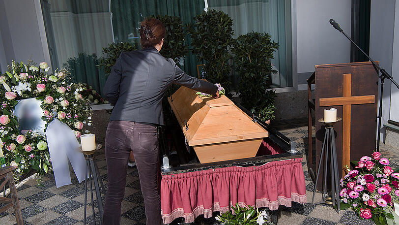 Die erstochene Frau wurde am Donnerstagvormittag in Prien beerdigt.