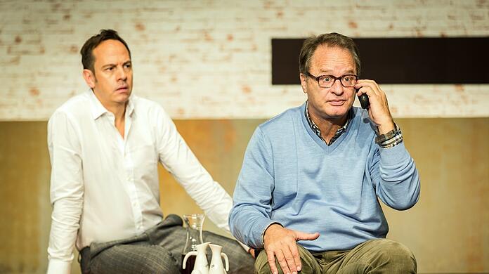 Moritz Lindbergh (links) und Tom Gerhardt in der Screwball-Komödie "Dinner für Spinner".