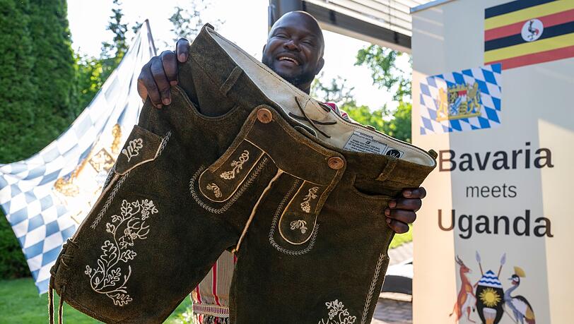 Die Lederhosen sollen als erstes in Uganda zum Einsatz kommen: Beim ersten Oktoberfest in der Stadt Gulu.