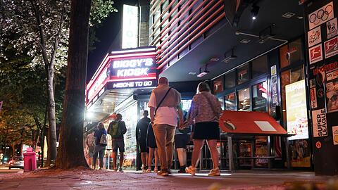 Die Reeperbahn ist auch für Touristen ein beliebtes Ziel.