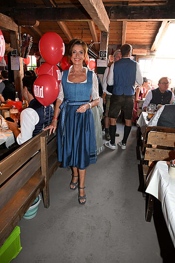Dagmar W&ouml;hrl lie&szlig; sich den Wiesn-Start nicht entgehen.