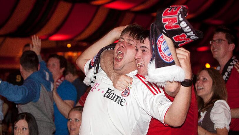 Public Vieweing im Hippodrom: Das Champions League Spiel gegen Real Madrid hat dem Sender Sat.1 eine Traumquote beschert. Public Vieweing im Hippodrom: Das Champions League Spiel gegen Real Madrid hat dem Sender Sat.1 eine Traumquote beschert.