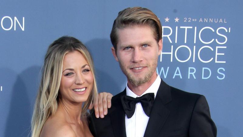 US-Schauspielerin Kaley Cuoco (l) und Karl Cook bei den Critics' Choice Awards 2016. US-Schauspielerin Kaley Cuoco (l) und Karl Cook bei den Critics' Choice Awards 2016.