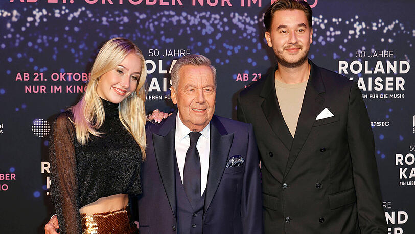 Sänger Roland Kaiser mit Tochter Annalena (li.) und Sohn Jan Kaiser (re.). Sänger Roland Kaiser mit Tochter Annalena (li.) und Sohn Jan Kaiser (re.).