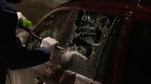 In Sachsen waren die Autos am Dienstag vereist.