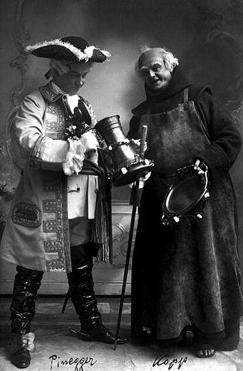 Eine Postkarte vom Salvator-Anstich um 1910. Auch damals sind die Großkopferten von Schauspielern dargestellt worden.