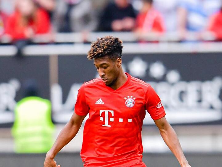 Münchens Kingsley Coman spielt den Ball. Foto: Uwe Anspach/Archivbil