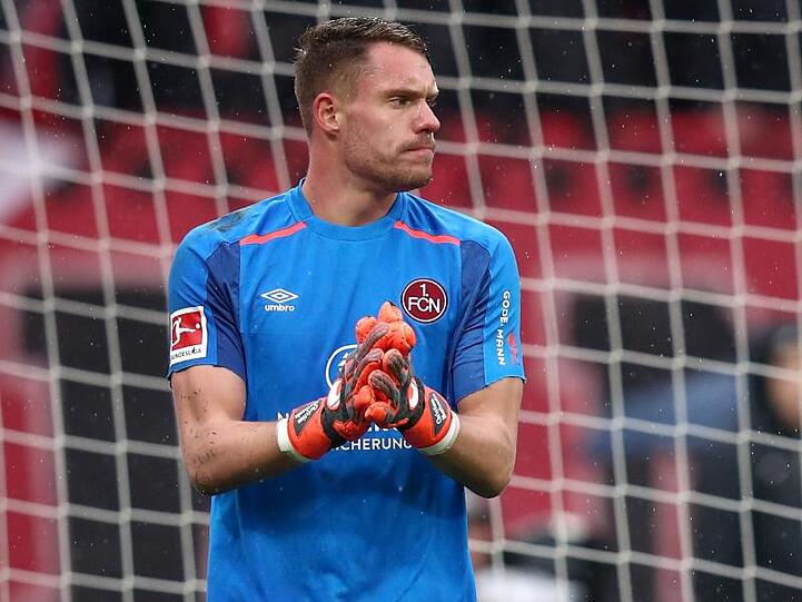 Der Torwart vom 1. FC Nürnberg, Christian Mathenia. Foto: Daniel Karmann/Archiv