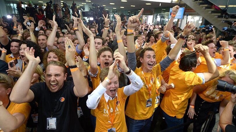 Union legt spektakulär zu &ndash; FDP womöglich draußen: Die Jubelbilder aus der CDU-Partiezentrale in Berlin