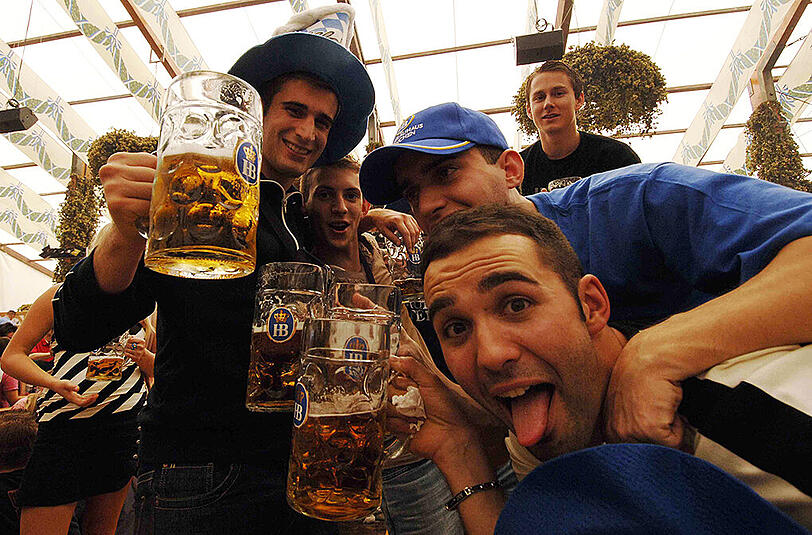 Am zweiten Wiesn-Wochenede stürmen die Italiener die Bierzelte.