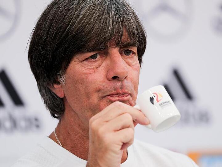 Joachim Löw bei einer Pressekonferenz. Foto: Christian Charisius/dpa/Archiv