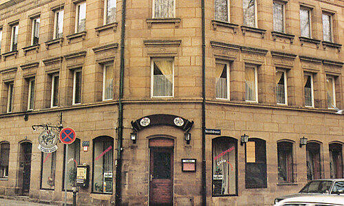 Das Geburtshaus: Im 1. Stock des Wohnhauses in der Fürther Theresienstraße 23 kam am 1. Januar 1895 Gustav Schickedanz zur Welt.