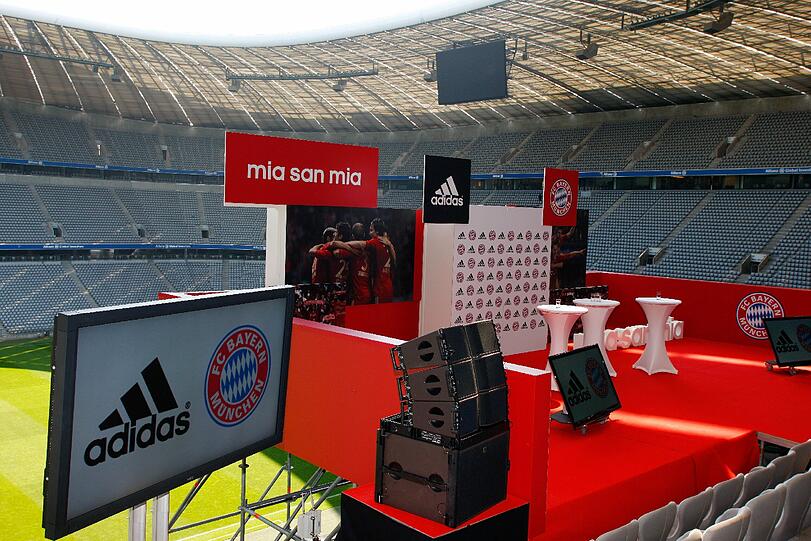 Das neue Heimtrikot für die kommende Spielzeit: In der Allianz Arena hat der FC Bayern die neuen Leiberl vorgestellt. Die Bilder