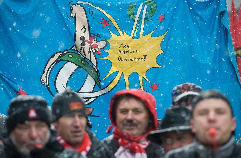 Tausende Azubis demonstrierten am Mittwoch für eine befristete Übernahme nach ihrer Ausbildung.