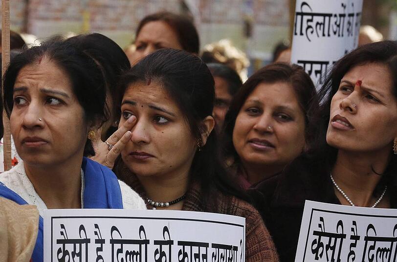 Frauen in Indien demonstrieren gegen sexuelle Gewalt. Sie ist auf dem Subkontinent weit verbreitet.