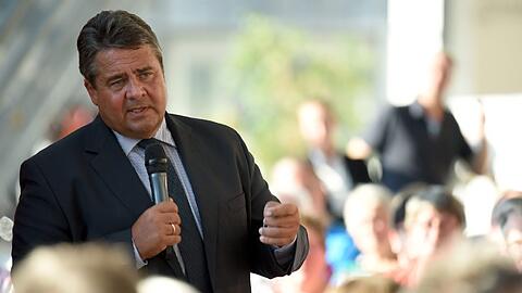 SPD-Chef Gabriel: "Die SPD will, dass die Krankenkassenbeiträge wieder zur Hälfte von Arbeitgebern und Arbeitnehmer getragen werden." Foto: Caroline Seidel