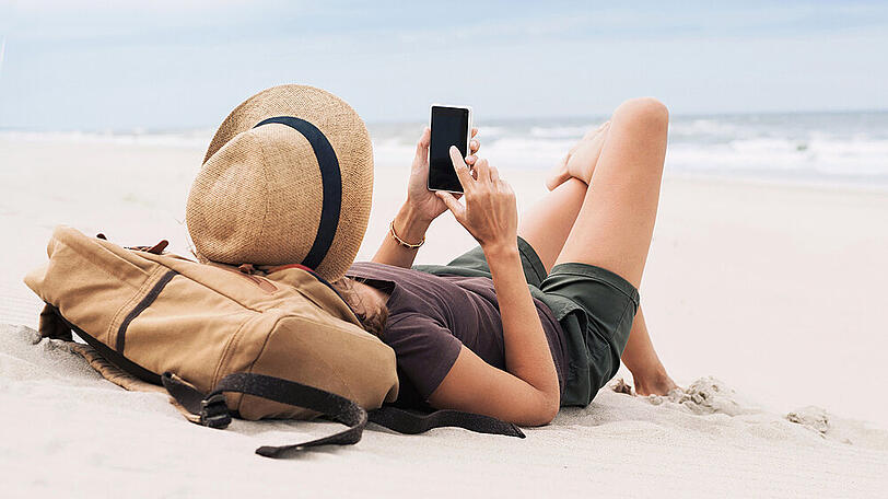 Auch im Urlaub kann das Smartphone ein nützlicher Begleiter sein
