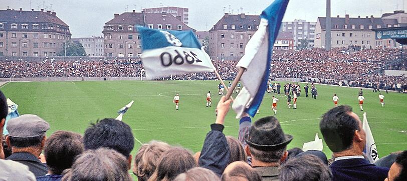 Samstag, 28. Mai 1966, 17.45 Uhr, im Stadion an der Grünwalder Straße: Nach dem 1:1 gegen den HSV vor 44.000 Zuschauern sind die Löwen Deutscher Meister!