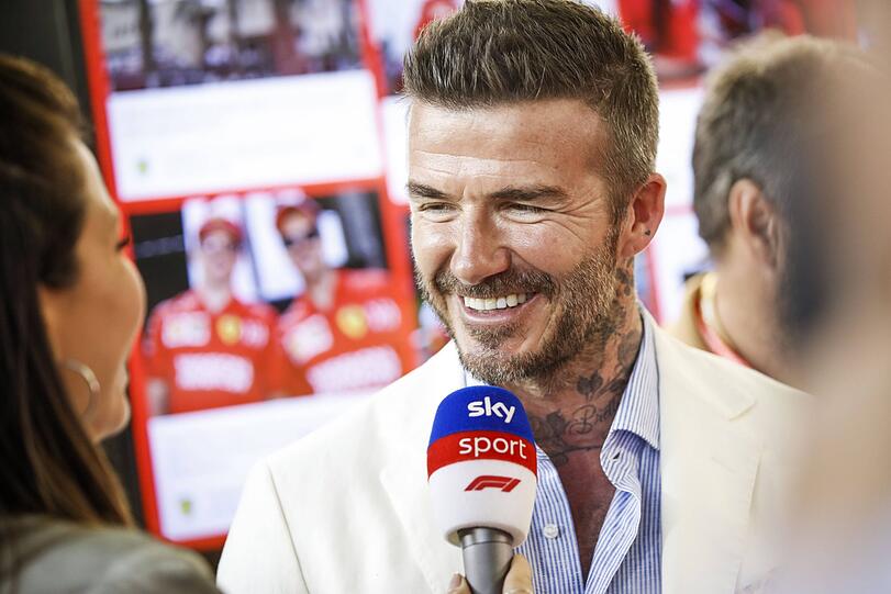 Heute zeigt David Beckham stolz seine gemachten Zähne.