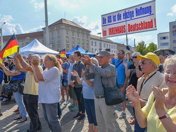 In Brandenburg und Sachsen wird am 01. September gewählt. Die Landtagswahl in Thüringen ist knapp zwei Monate später.