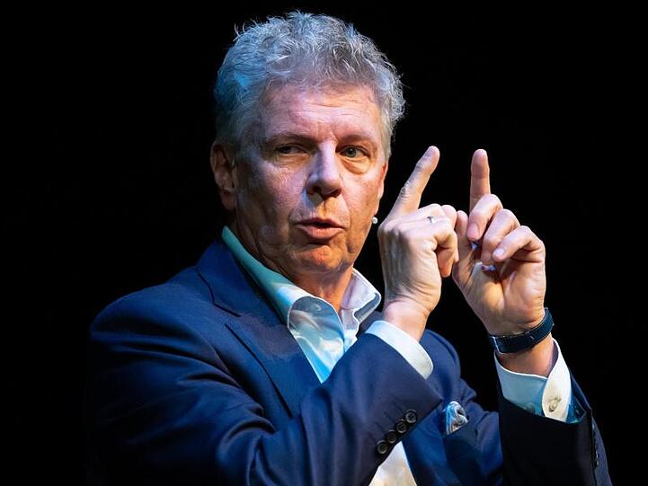 Dieter Reiter (SPD), Oberbürgermeister von München, nimmt an der Podiumsdiskussion "Reden wir über München" im Residenztheater teil. Foto: Sven Hoppe/dpa