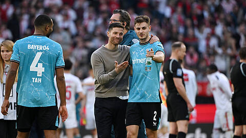 Könnten zusammen als Meister zum FC Bayern gehen: Leverkusen-Coach Xabi Alonso und Leihgabe Josip Stanisic.