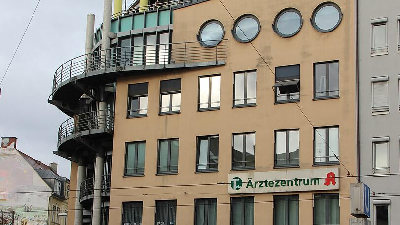 Das Ärztehaus am Tegernseer Platz.