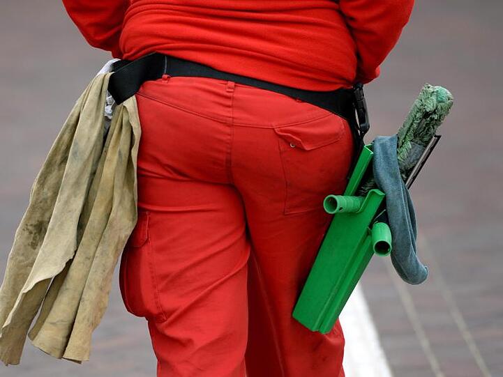 Beschäftigte der Reinigungsberufe bilden in Deutschland in Sachen Einkommen die Schlusslichter.