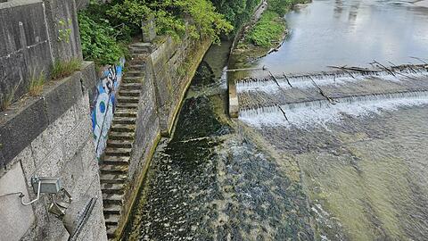 Die Isar an der Corneliusbr&uuml;cke: Hier wurde das Kind am Freitagvormittag von den Polizisten gerettet.