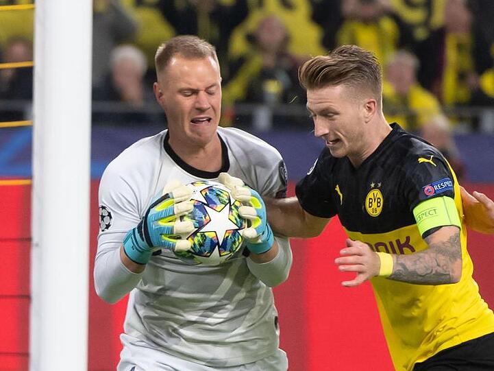 Dortmunds Marco Reus scheiterte auch beim Elfmeter an Barcelonas Torhüter Marc-André ter Stegen.