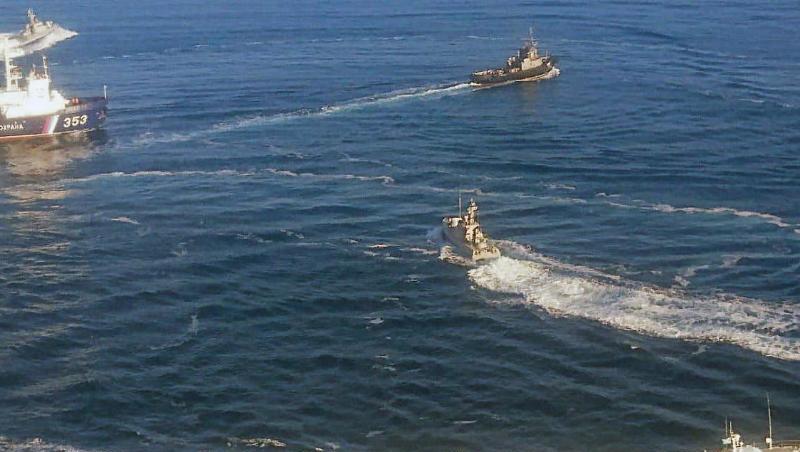 Ukrainische Marineboote fahren an der Halbinsel Krim in der Nähe der Meerenge zum Asowschen Meer in Gewässern, die von Russland beansprucht werden. Ukrainische Marineboote fahren an der Halbinsel Krim in der Nähe der Meerenge zum Asowschen Meer in Gewässern, die von Russland beansprucht werden.