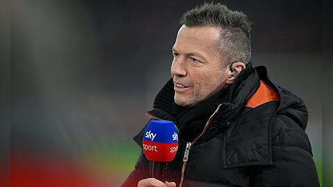 Ein gewohntes Bild, das Fußball-Fans erhalten bleiben wird: Lothar Matthäus als Sky-Experte am Spielfeldrand.