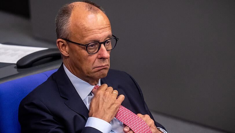 Hat derzeit nichts zu lachen: Bundeskanzler Friedrich Merz im Bundestag bei den Beratungen zum Bundeshaushalt 2027.  +++ dpa-Bildfunk +++