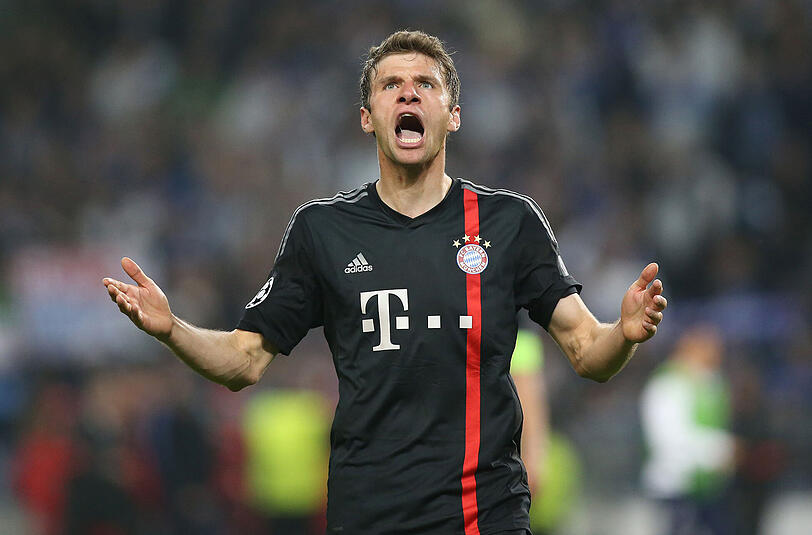 THOMAS MÜLLER - NOTE 5 - Viel am Boden. Viele Grätschen, musste aber auch viele Fouls einstecken. Animierte nach Rückstand die Mitspieler, fing als einer der Ersten an, richtig dagegenzuhalten. Viele Torchancen hatte er jedoch nicht.