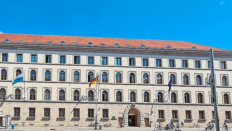 Eine teuere Imagekampagne des Landwirtschaftsministeriums - im Bild der Hauptsitz in München - muss wegen Corona pausieren.