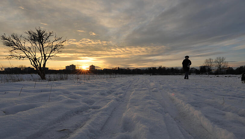 Die Panzerwiese bei Schnee und Abendstimmung.