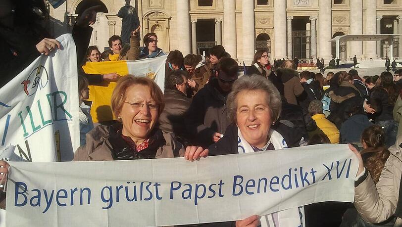 Bayerische Pilger auf dem Petersplatz. Bayerische Pilger auf dem Petersplatz.