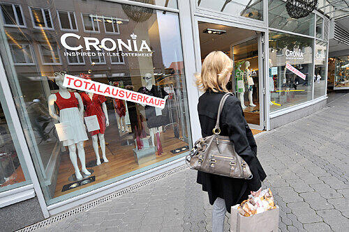 Steht jetzt unter vorläufiger Insolvenz-Verwaltung: Ilse Ostermeiers Modegeschäft &bdquo;Cronia&ldquo; in der Kaiserstraße.