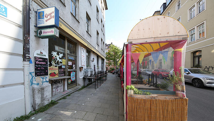 Alte Kneipe, bunter Schanigarten: Vor der Geyerwally geht es bodenständig und jung-alternativ zu.