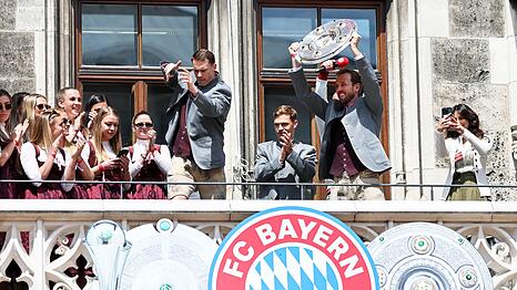Jubel vom Balkon: Meisterfeier des FC Bayern München