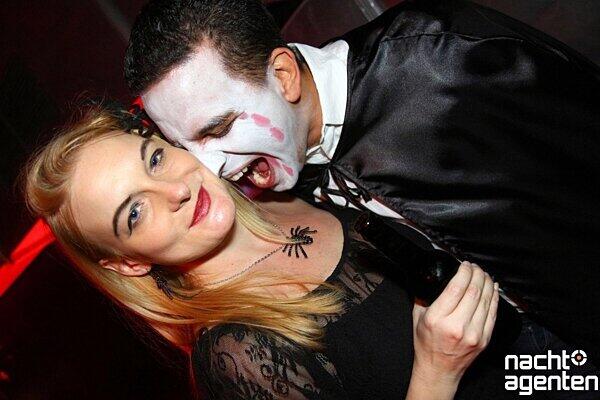 Halloween OP Kölsch im neuraum. Mehr Bilder unter: www.nachtagenten.de.