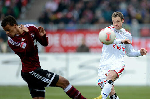 Zurück in der Startelf. Timothy Chandler (l.) wird wie hier gegen den HSV auch gegen den FCA wieder die rechte Abwehrseite einnehmen.
