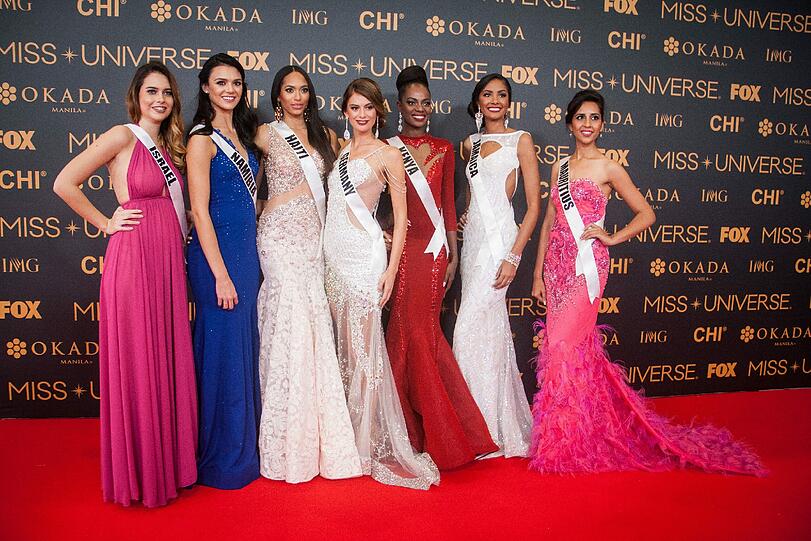 Miss Israel Yam Kaspers Anshel, Miss Namibia Lizelle Esterhuizen, Miss Haiti Raquel Pelissier, Miss Germany Johanna Acs, Miss Kenia Mary Esther Were, Miss Jamaika Isabel Dalley und Miss Mauritius Kushboo Ramnawa vor der Wahl zur "Miss Universe"
