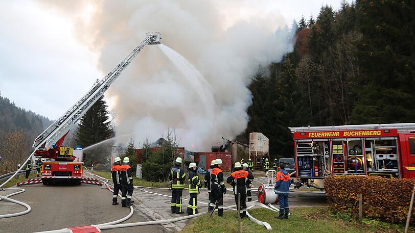 Eine Lager- und Werkzeughalle im Oberallgäu ist am Donnerstag komplett abgebrannt.
