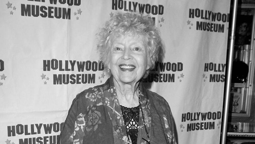 Kathleen Hughes war vor allem in den 1950er und 1960er Jahren in etlichen Filmen und Serien zu sehen. 1998 zog sie sich aus dem Rampenlicht zurück.