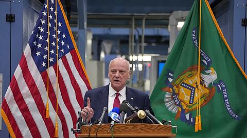 US-Schatzmeister Brandon Beach spricht in Philadelphia &uuml;ber das Ende der Pennys.