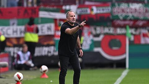 Augsburgs Trainer Manuel Baum bei der 2:3-Niederlage in Bremen.