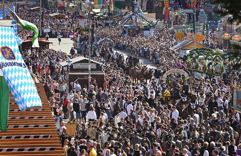 Die schönsten Bilder vom ersten Wiesn-Tag 2019.