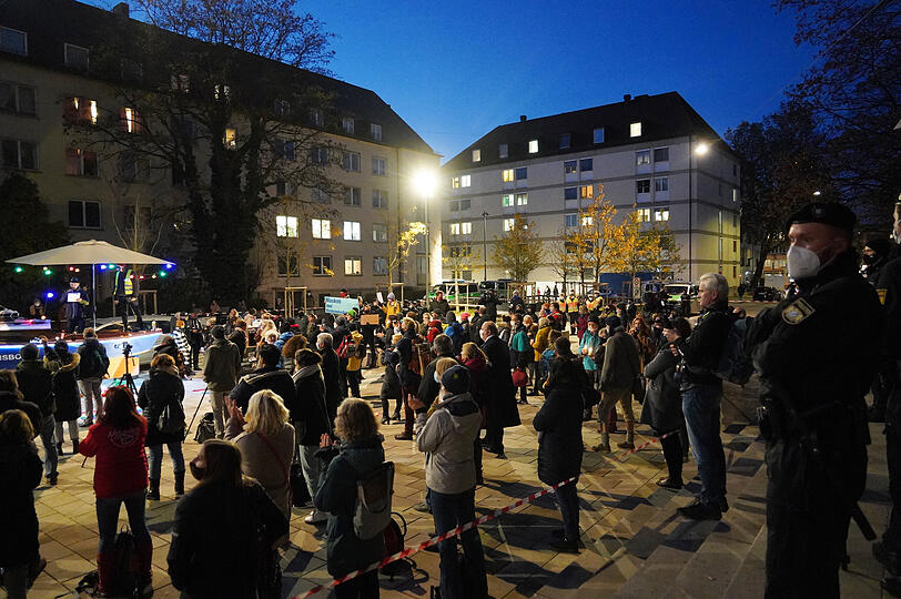 Weitere Bilder von der Demo am Paulsplatz.