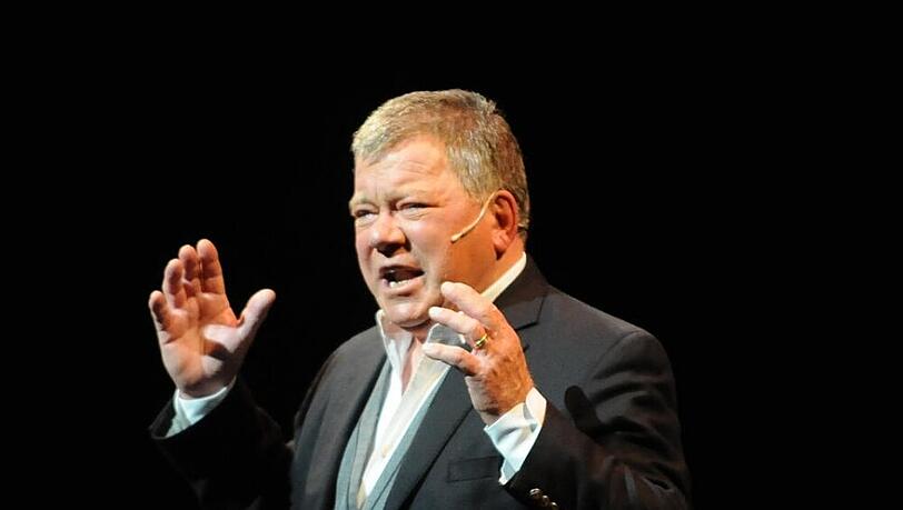 William Shatner bei einem Auftritt im Cobb Energy Performing Arts Centre William Shatner bei einem Auftritt im Cobb Energy Performing Arts Centre